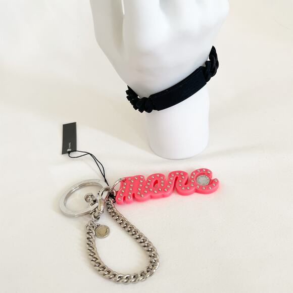 MARC JACOBS BUNDLE Rubber Standard Supply Bracelet and Signature Charm Key Ring - Picture 8 of 9